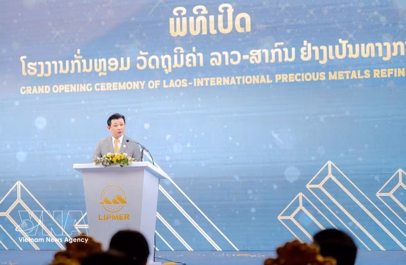 Chanthon Sitthixay, founder and chairman of PTL Holding, speaks at the launch ceremony. (Photo: VNA)