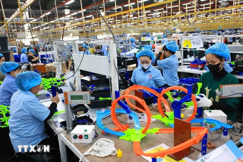 Workers produce children's toys for export to the US, France and Chile at Billion Max Vietnam, a wholly Hong Kong (China)-owned enterprise. (Illustrative photo: VNA)