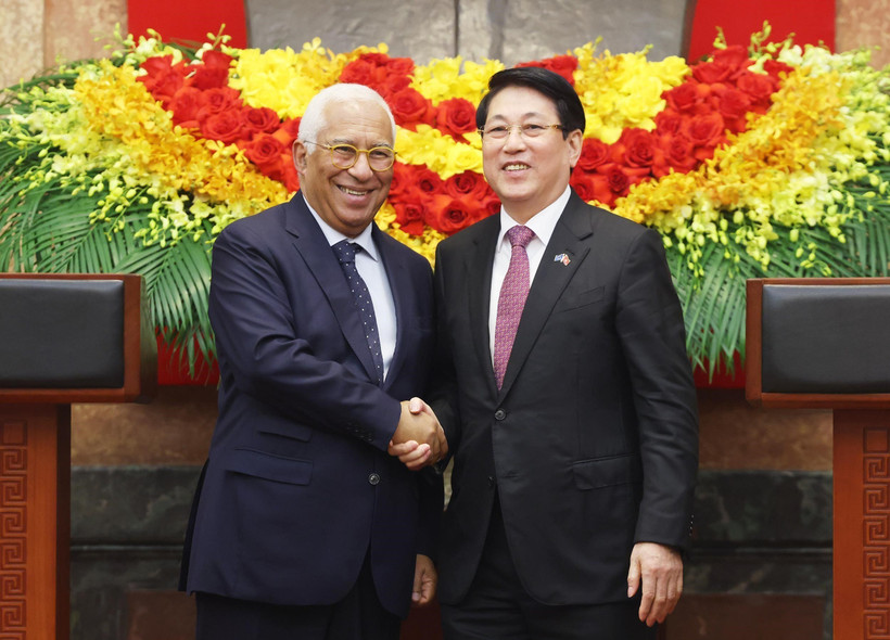 Vietnamese State President Luong Cuong (right) and President of the European Council (EC) António Costa at their meeting on January 29. (Photo: VNA)
