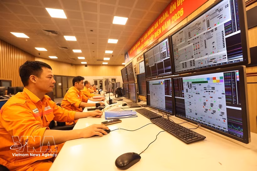 Electricity generation is monitored at the plant of the Hai Phong Thermal Power Joint Stock Company. (Photo: VNA)