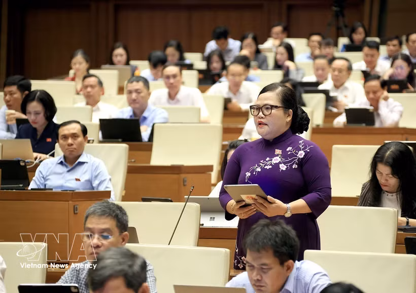 National Assembly deputy Nguyen Thi Suu of Hue city speaks at a discussion during the first extraordinary session of the 16th National Assembly. (Photo: VNA)
