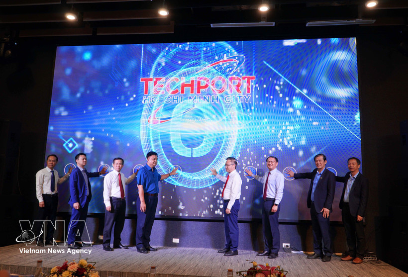 Delegates at the launch of the new version of Ho Chi Minh City technology exchange platform. (Photo: VNA)