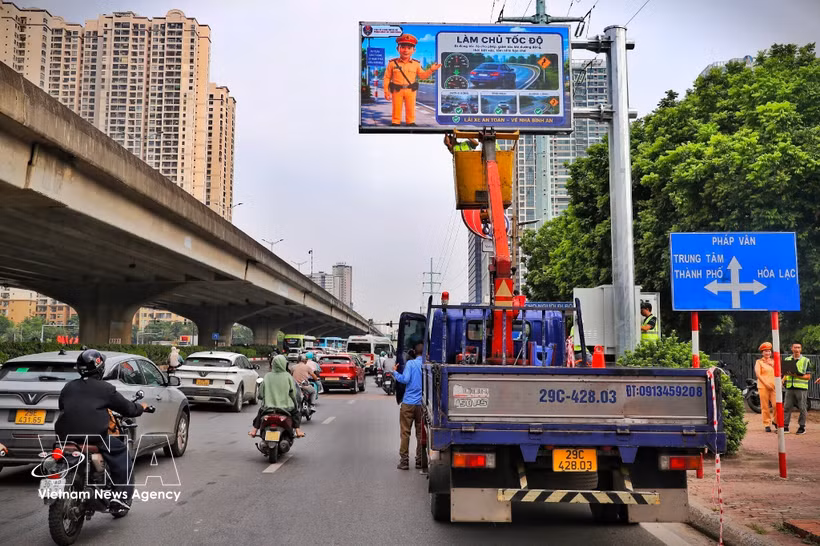A variable massage sign is examined before it is put into operation. (Photo: VNA)