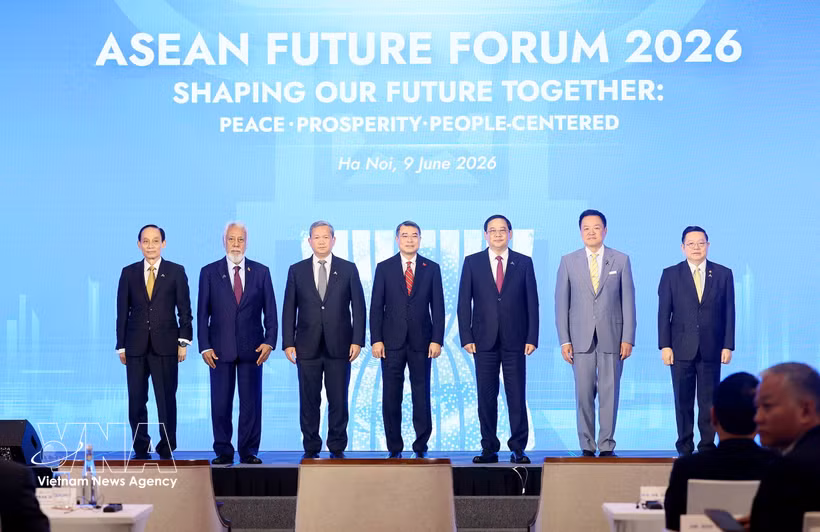 Prime Minister Le Minh Hung (centre) attends the opening session alongside Lao Prime Minister Sonexay Siphandone, Cambodian Prime Minister Hun Manet, Thai Prime Minister Anutin Charnvirakul and Timor-Leste Prime Minister Kay Rala Xanana Gusmão. (Photo: VNA)