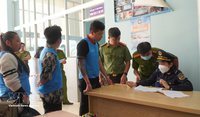Illustrative image: Authorities strengthen control at the Dinh Ba International Border Gate to prevent illegal entry and exit. (Photo: VNA)