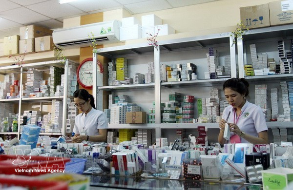 The DAV asks pharmacy producers and distributors to increase medicine supply capacity during Tet to meet increasing demand (Photo: VNA)