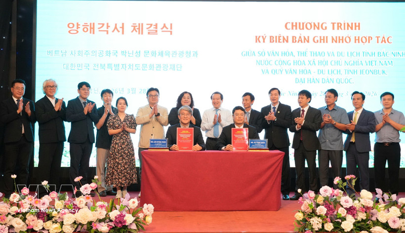At the signing ceremony (Photo: VNA)