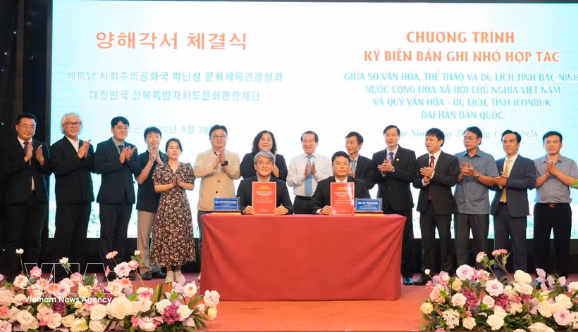 At the signing ceremony (Photo: VNA)