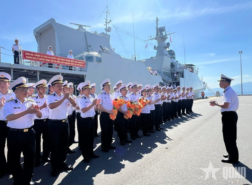 The send-off ceremony for Naval Ship 016 – Quang Trung and its accompanying delegation at Cam Ranh Port on the afternoon of February 23. (Photo: qdnd.vn)