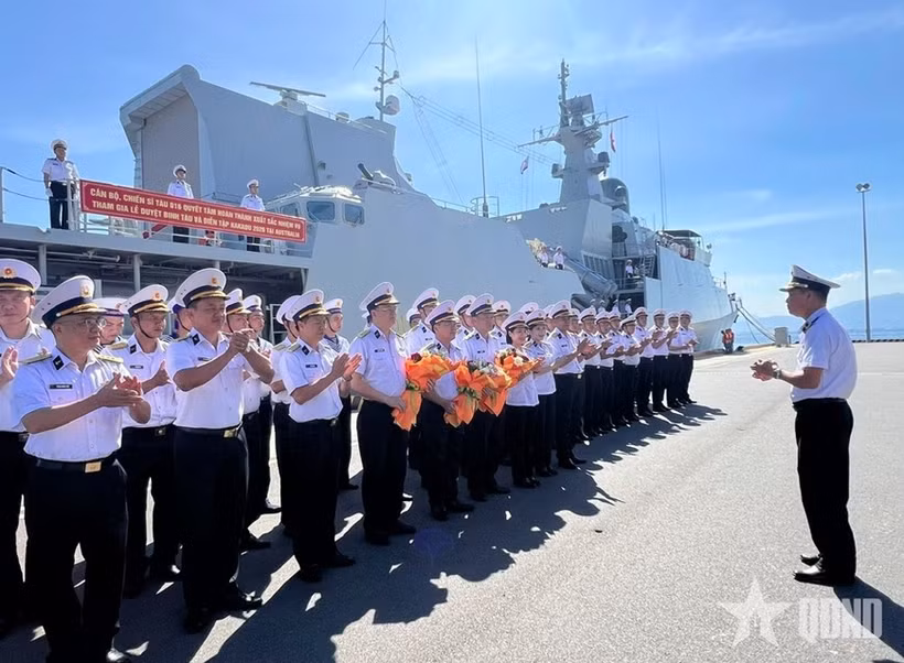 The send-off ceremony for Naval Ship 016 – Quang Trung and its accompanying delegation at Cam Ranh Port on the afternoon of February 23. (Photo: qdnd.vn)