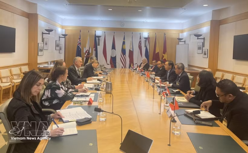 An overview of the working session between ASEAN Committee in Canberra and the Australian Department of Home Affairs (Photo: VNA)