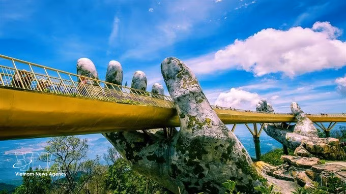 The Cau Vang (Golden Bridge) in the central city of Da Nang. (Photo: VNA)