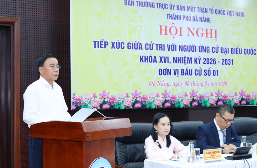 Politburo member and Permanent member of the Party Central Committee’s Secretariat Tran Cam Tu speaks at the meeting. (Photo: VNA)