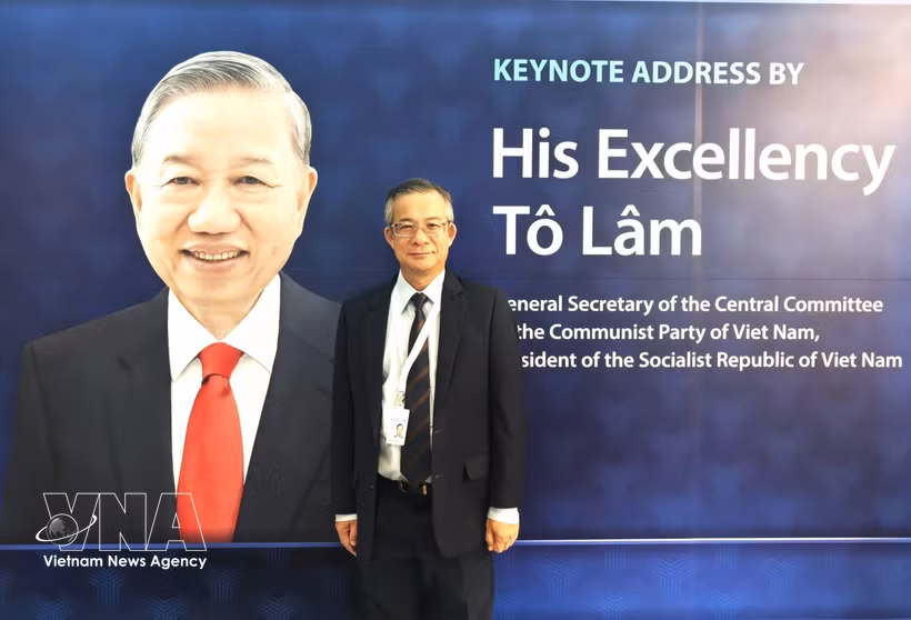 The Cambodian scholar is impressed by Party Genereral Secretary and State President To Lam's keynote address. (Photo: VNA)