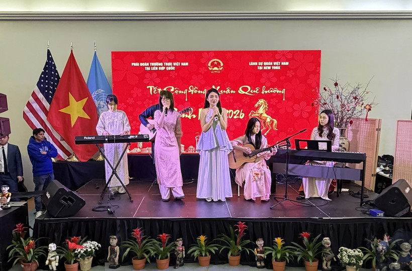 The youth band of Vietnam’s representative office in New York in a performance at the Tet gathering. (Photo: VNA)