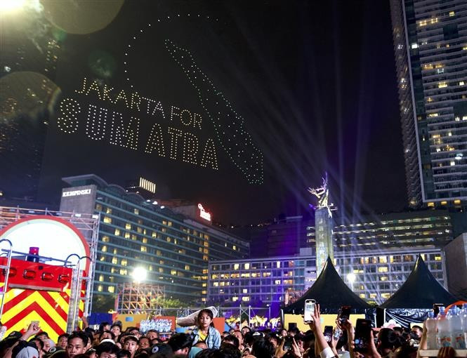 People celebrate the New Year 2026 in Jakarta. (Photo: Xinhua/VNA)