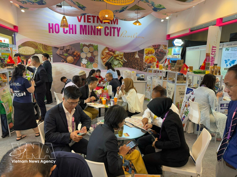 Vietnamese booths attracts strong interest from buyers and distributors at the SIAL Interfood 2025 International Food and Beverage Exhibition in Jakarta, Indonesia (Photo: VNA) 