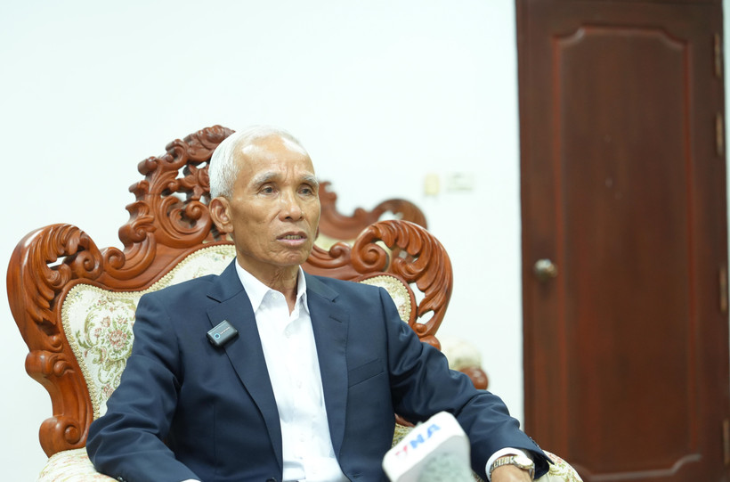 Khamphan Pheuinhavong, Chairman of the Central Committee’s Commission for Propaganda and Training of the Lao People’s Revolutionary Party, grants interview to the Vietnam News Agency. (Photo: VNA)