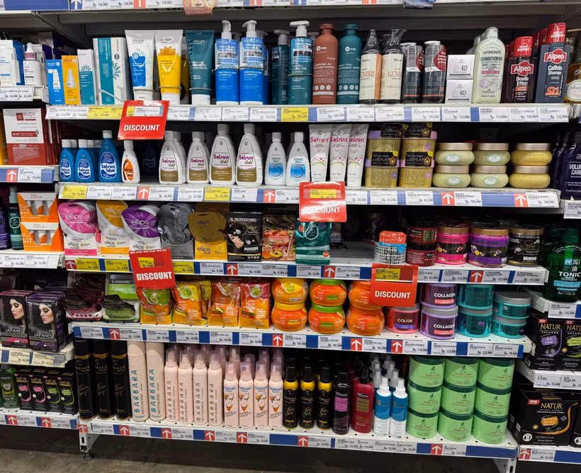 Indonesian-branded cosmetic and personal care products are available at supermarkets and shopping malls (Photo: VNA)