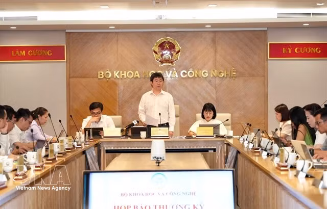 The Ministry of Science and Technology holds its monthly press briefing on June 1. (Photo: VNA)