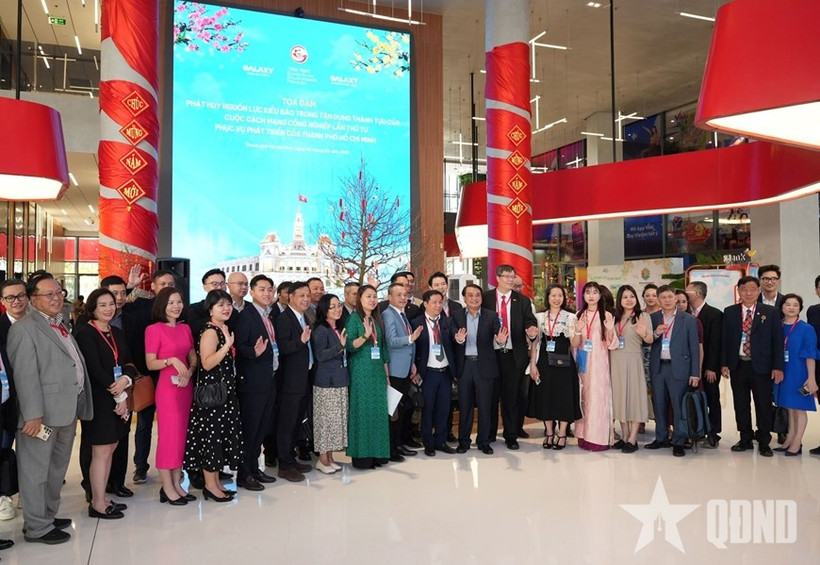 Overseas Vietnamese (OV) delegates at the rountable on leveraging OV resources in the development of Ho Chi Minh City. (Photo: qdnd.vn)