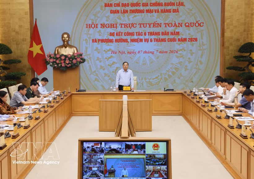 Permanent Deputy Prime Minister Pham Gia Tuc, head of the National Steering Committee for Combating Smuggling, Commercial Fraud and Counterfeit Goods, addresses the meeting on July 7. (Photo: VNA)