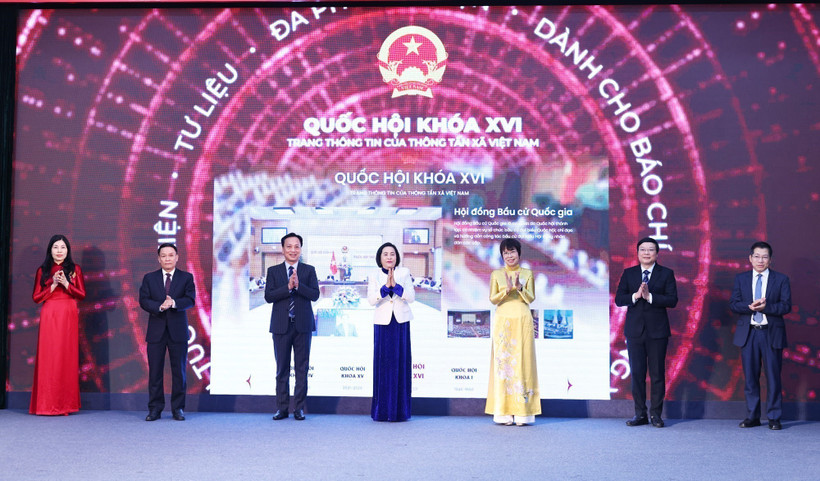Delegates perform the inauguration ceremony for the VNA information portal on the election of deputies to the 16th National Assembly and People’s Councils at all levels for the 2026–2031 term at its launch in Hanoi on February 3. (Photo: VNA)