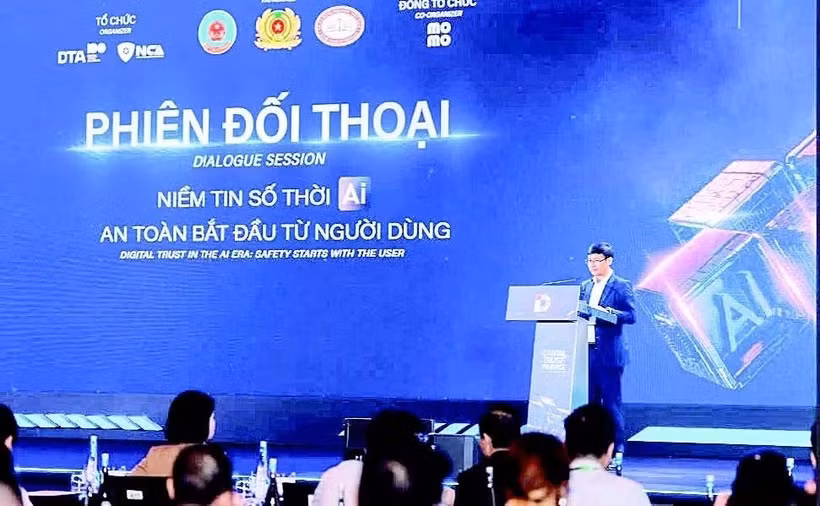 A panel discussion on “Digital trust in the AI era: Security starts with the users” at the Digital Trust in Finance 2026 forum (Photo: nhandan.vn)
