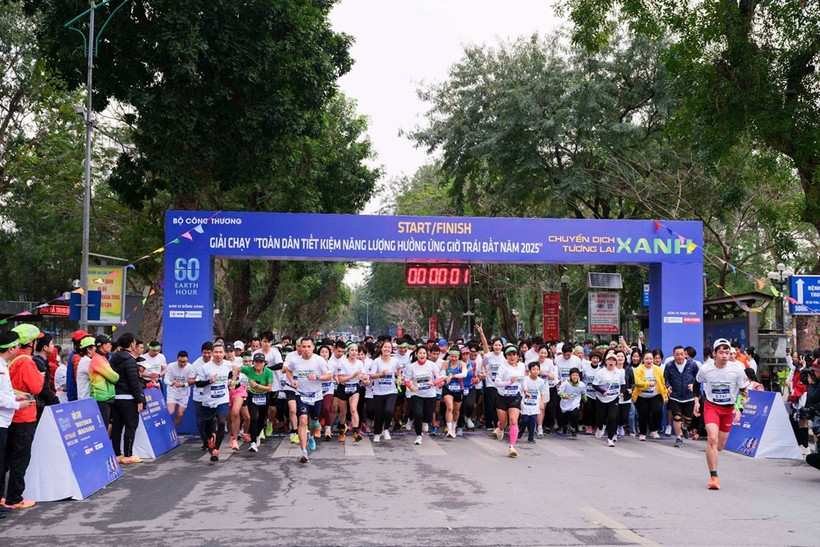 A race is held within the framework of the Earth Hour 2025. (Photo: The Ministry of Industry and Trade)