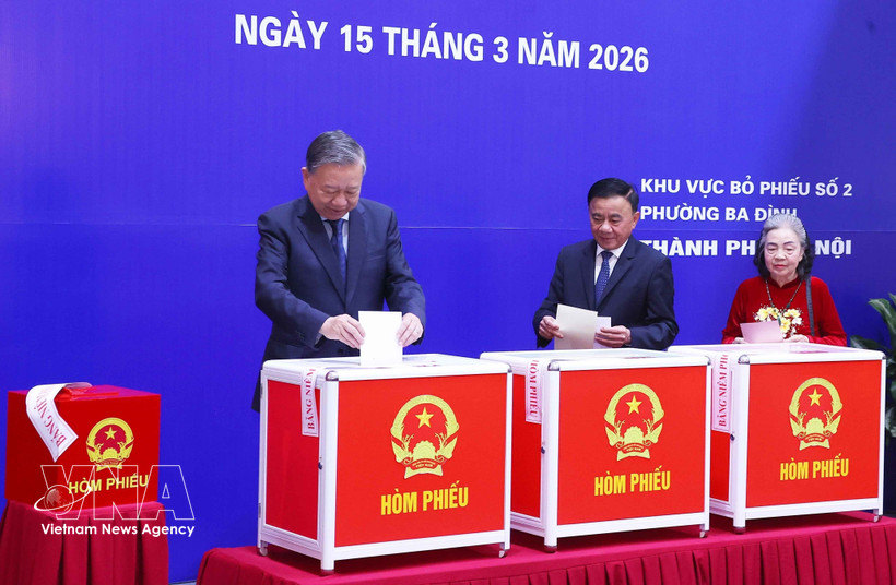 Party General Secretary To Lam (first, left) casts his ballot to elect deputies to the 16th National Assembly and People’s Councils at all levels for the 2026-2031 tenure on March 15. (Photo: VNA)