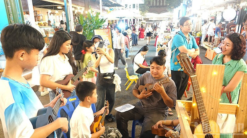 Visitors attend the Book and Night Culture Festival in January (Photo: Nhandan.vn)