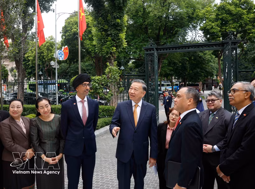 Party General Secretary and State President To Lam meets with ASEAN ambassadors and chargés d'affaires in Hanoi on August 4, 2026. (Photo: VNA)