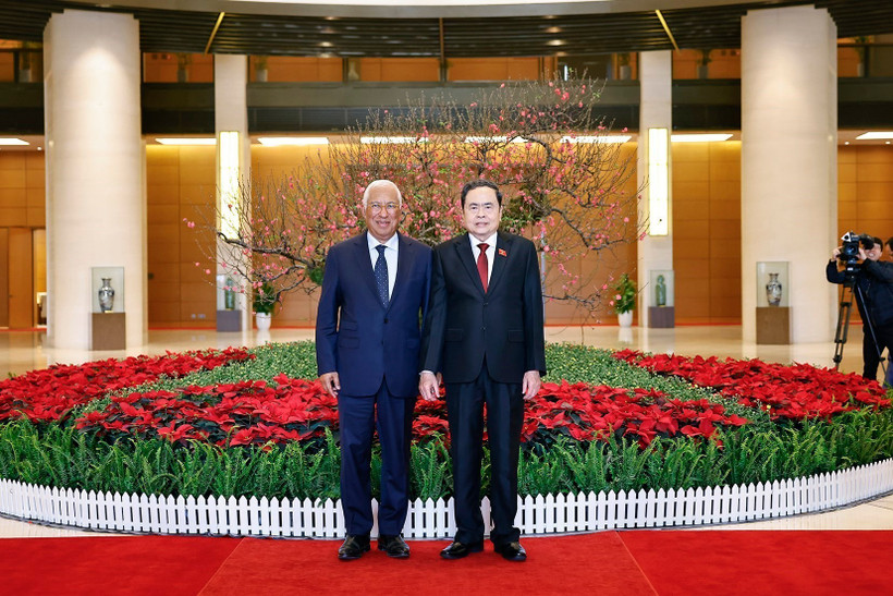 National Assembly (NA) Chairman Tran Thanh Man (right) and visiting European Council President António Costa in Hanoi on January 29. (Photo: VNA)