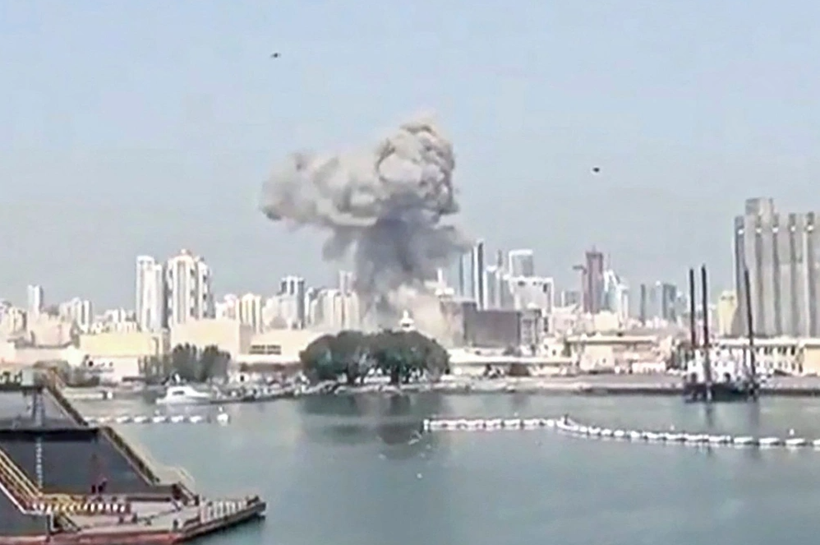 Plumes of smoke could be seen rising from the Naval Support Activity in Bahrain on February 28. About 100 Vietnamese workers are employed in the Middle East nation (Photo: AFP)