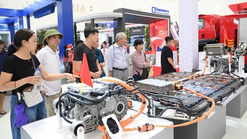 Auto technology solutions are on display at an exhibition on the 80-year national achievements (Photo: VNA)