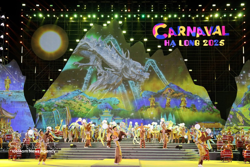 At the opening of the Ha Long Carnival 2025 (Photo: VNA)
