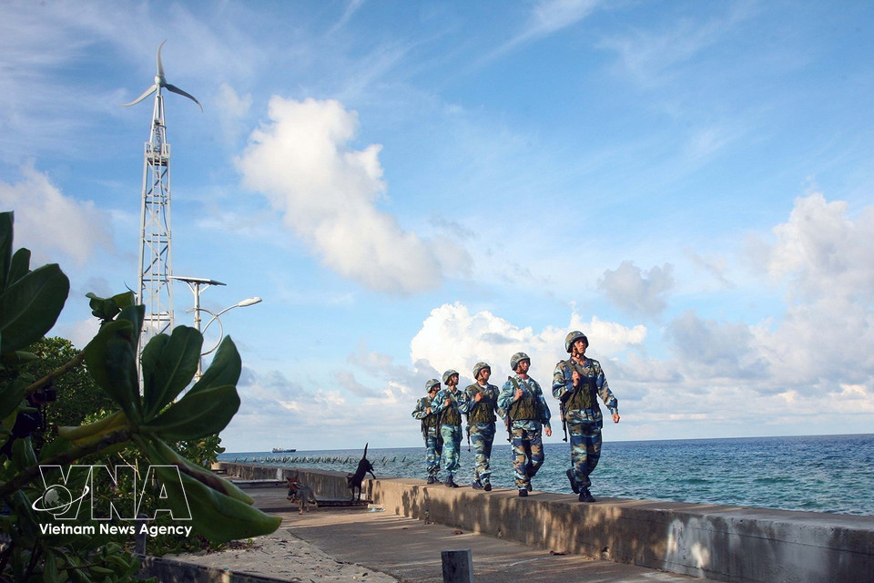 Patrolling on Truong Sa island. (Photo: VNA)
