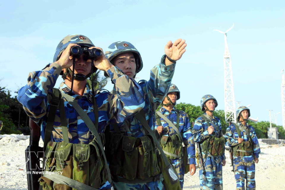 Marine forces guarding Truong Sa island conduct round-the-clock patrols to protect the nation’s sacred maritime sovereignty. (Photo: VNA)