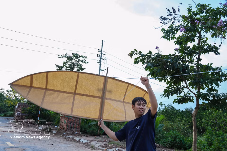 Each completed kite is carefully tested in open fields to check its balance, wind-catching ability, and the sound of the flute before being put into use. (Photo: VNA)