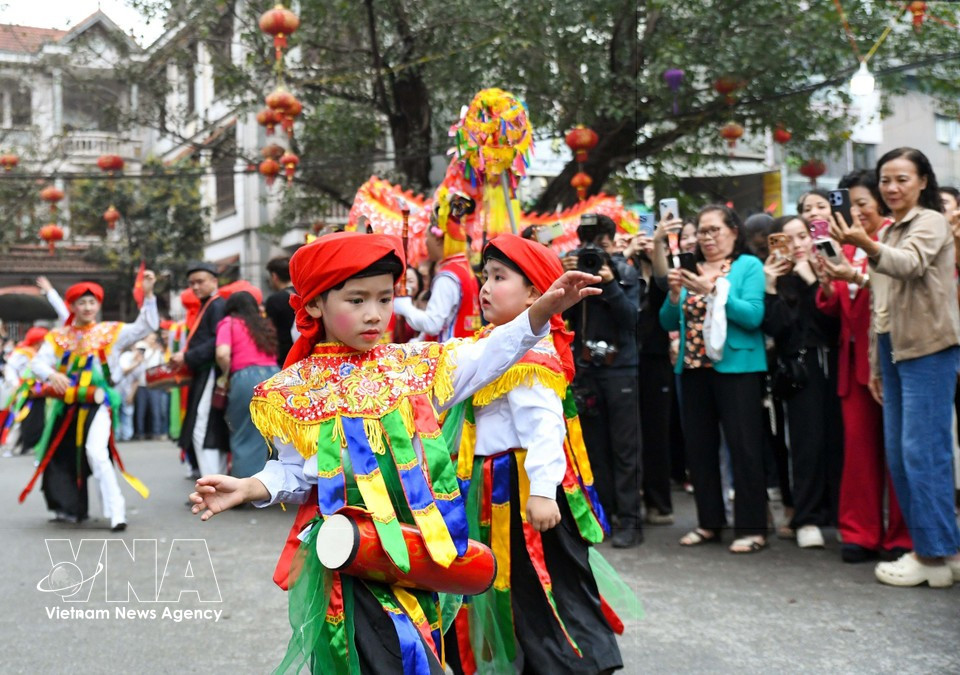 It is regarded as one of the representative folk dances of the ancient land of Thang Long, contributing to the preservation of the locality’s traditional cultural values. (Photo: VNA)