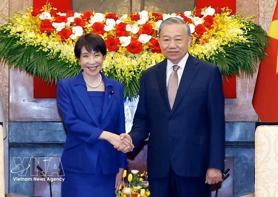 Party General Secretary and President To Lam receives Japanese Prime Minister Takaichi Sanae. (Photo: VNA)