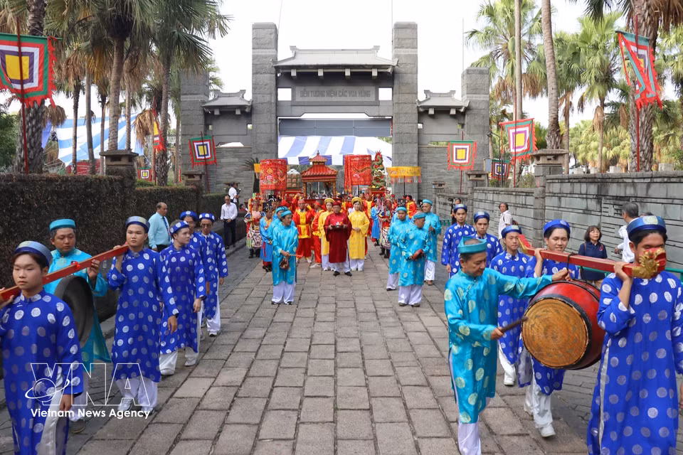 Ho Chi Minh City holds ceremonies to mark the Hung Kings Commemoration Day. (Photo: VNA)