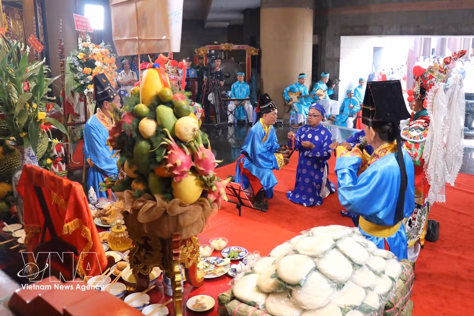 Ho Chi Minh City holds ceremonies to mark the Hung Kings Commemoration Day. (Photo: VNA)