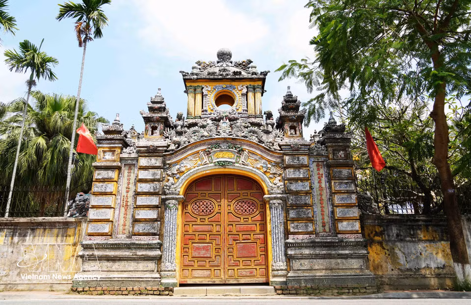 The main gate of An Dinh Palace viewed from the An Cuu River in the imperial city of Hue (Photo: VNA)