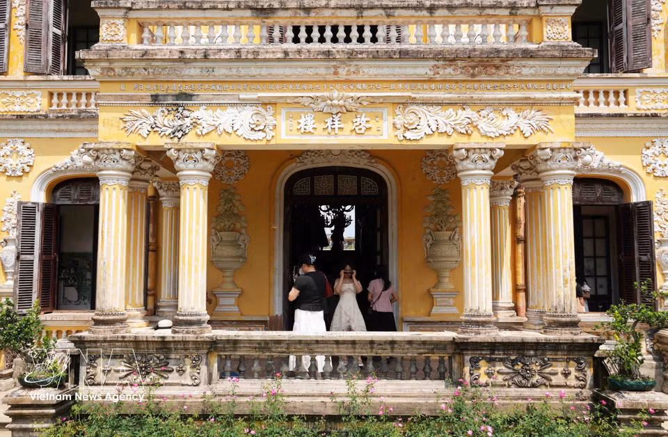 A bedroom inside An Dinh Palace. (Photo: VNA)
