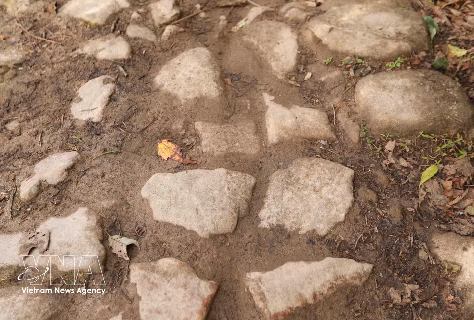 The road surface is made of closely fitted stone blocks. (Photo: VNA)