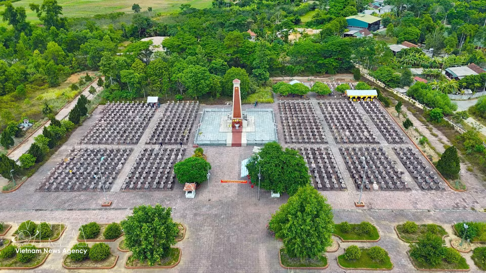 Huong Khe Martyrs' Cemetery is the final resting place of more than 750 fallen soldiers, 84 of whom remain unidentified. (Photo: VNA)