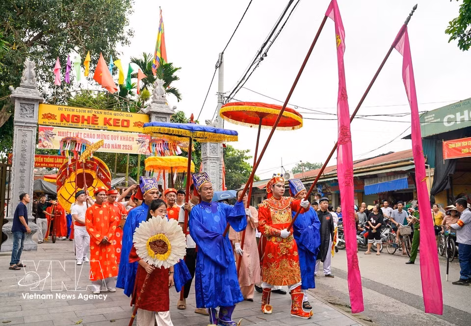 The Keo Village Festival serves not only as a religious gathering but also as an occasion to strengthen community bonds and preserve folk cultural heritage. (Photo: VNA)