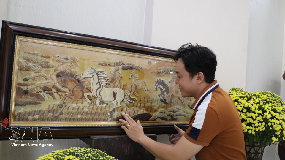 His diverse portfolio not only builds a distinctive brand but also showcases the region’s rich culture and people. (Photo: VNA)