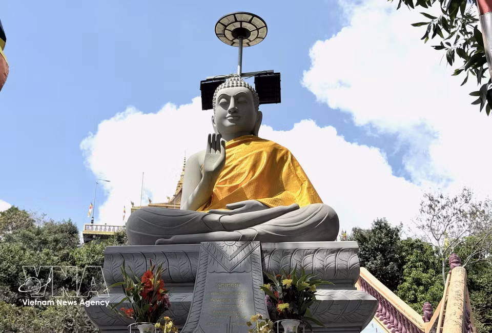 A solemn Buddha statue inside Ta Pa Pagoda (Photo: VNA)